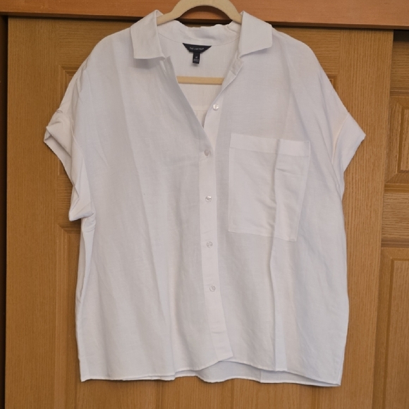 NEW AND NEVER WORN The Limited White Casual Button Down Shirt - Picture 1 of 8